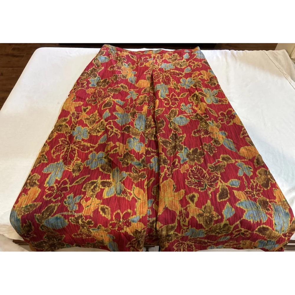 VINTAGE Leslie Fay MAROON WITH LARGE  FLORAL  PRINT  Gathered Pleated FLORAL